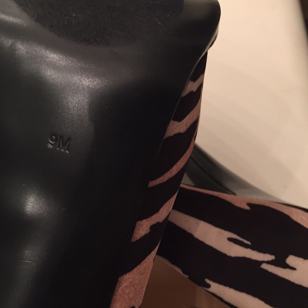 FLASH SALE New Guess Size 9M animal print Shoes 👠 - Picture 5 of 6